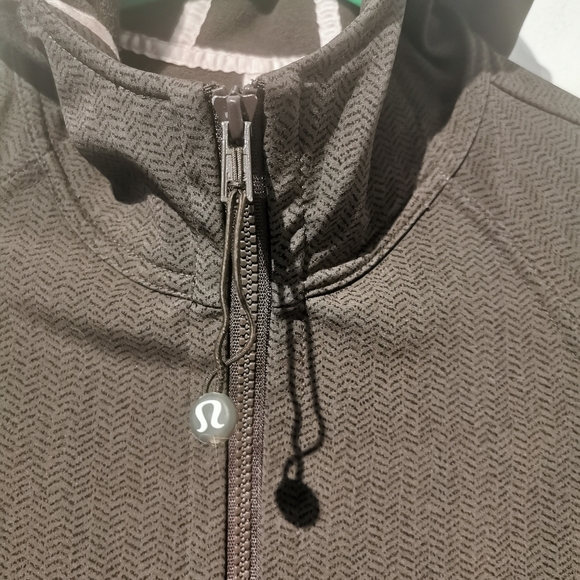 Like new Lululemon size 4 apres ski rainproof jacket - Picture 7 of 16